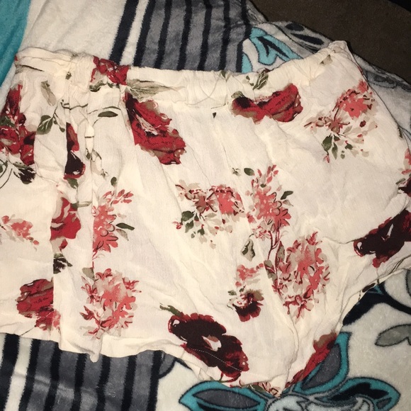 Floral Short Shorts - Picture 4 of 4